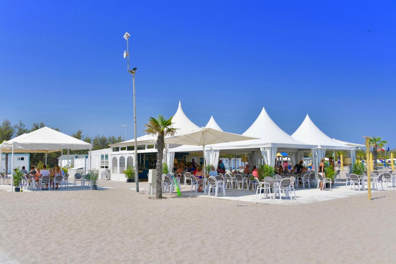 Isamar Holiday Village Ca Lino Exterior photo Beach bar in Spain